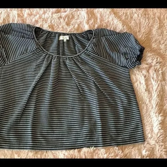 Donating June 1st texture & thread navy striped blouse size medium - Picture 1 of 8